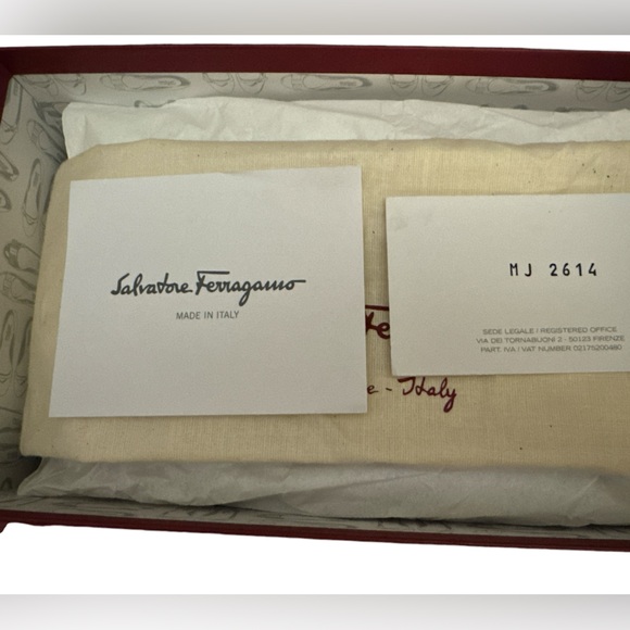 NEW Salvatorre Ferragamo mini - Picture 7 of 10